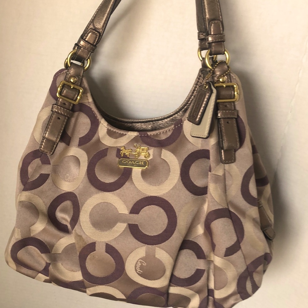 Coach Shoulder Bag. - Picture 2 of 12